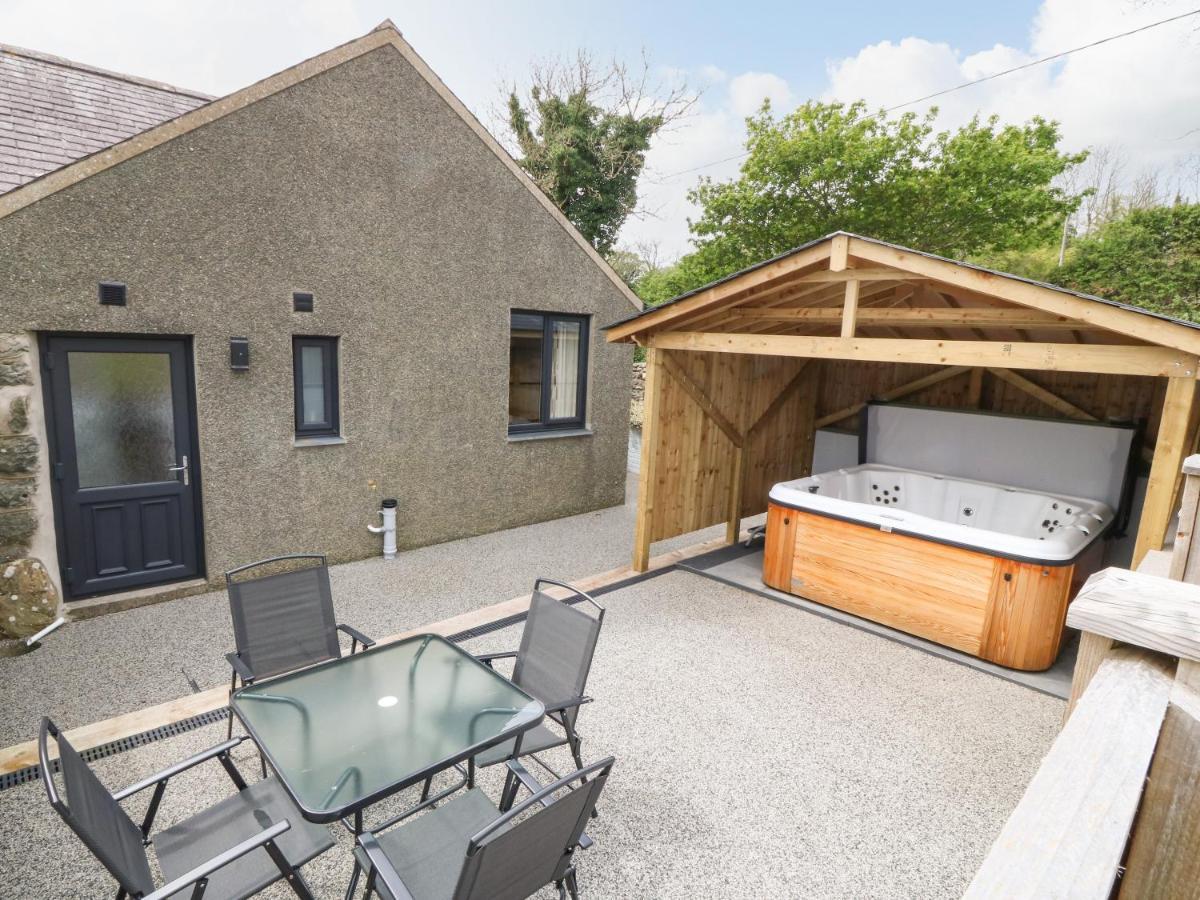 Tyddyn Sianel - Onnen Holiday home *
