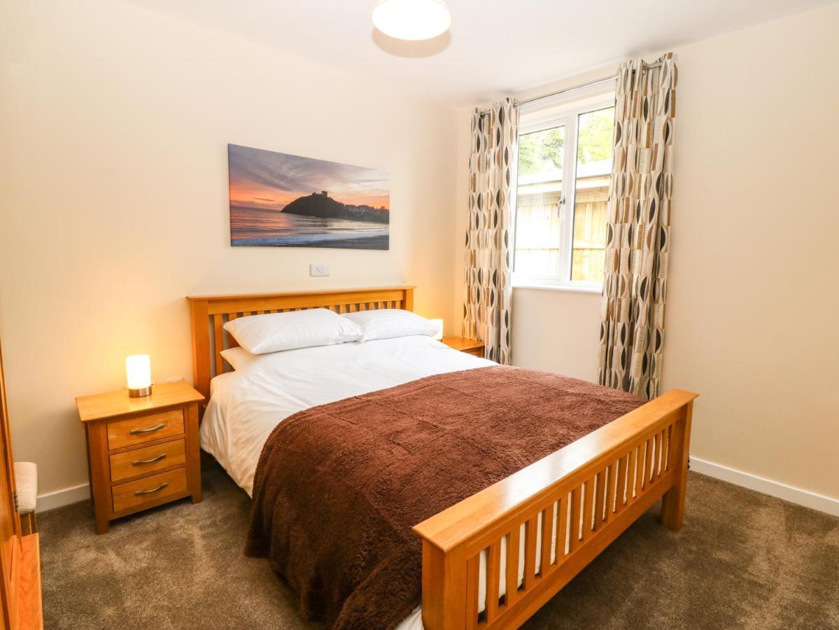 Tyddyn Sianel - Onnen Criccieth