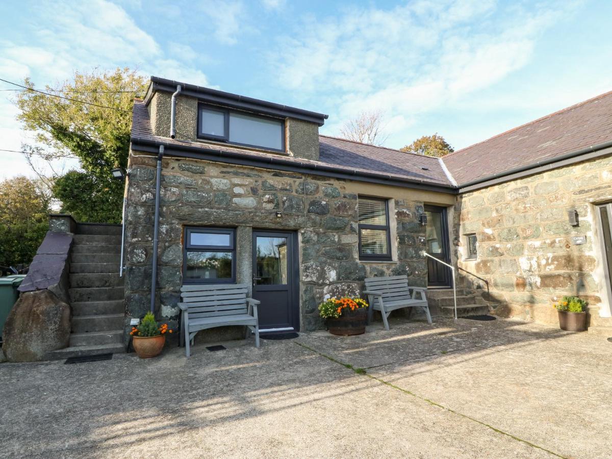 Holiday home Tyddyn Sianel - Onnen *